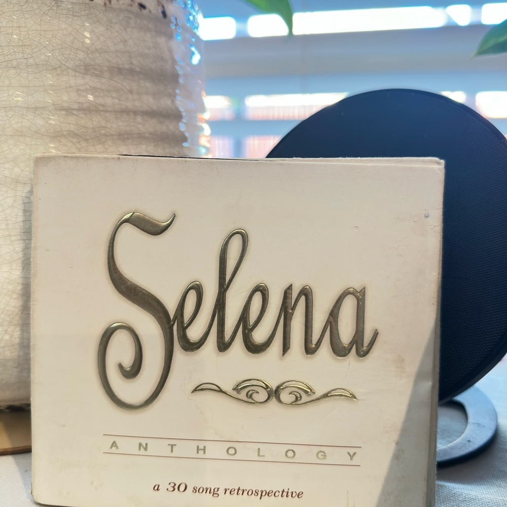 Selena Anthology CD Set - Gold - Picture 2 of 2